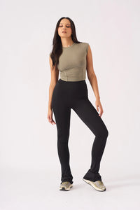 KICK FLARE LEGGINGS - BLACK